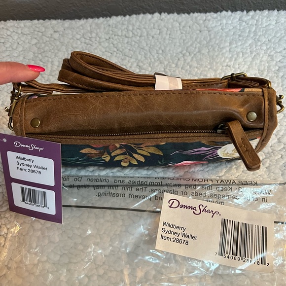 💐💐DONNA SHARP Sydney Crossbody Wallet Tri-fold, adj. strap (reg.$39 NWT - Picture 7 of 10
